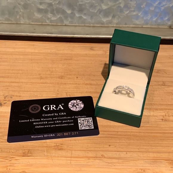 Live listing—Stunning D link chain style Moissanite band - Picture 2 of 5